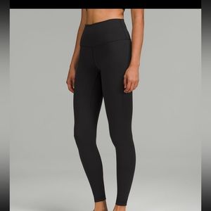 Lululemon Leggings - Black Wunder Under High-Rise Tight 28" with pockets size 0